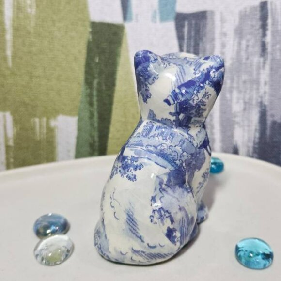 Blue Cat Decoupage Figurine By Linda Edgington Canada Kitten Sitting Collectible - Picture 7 of 9